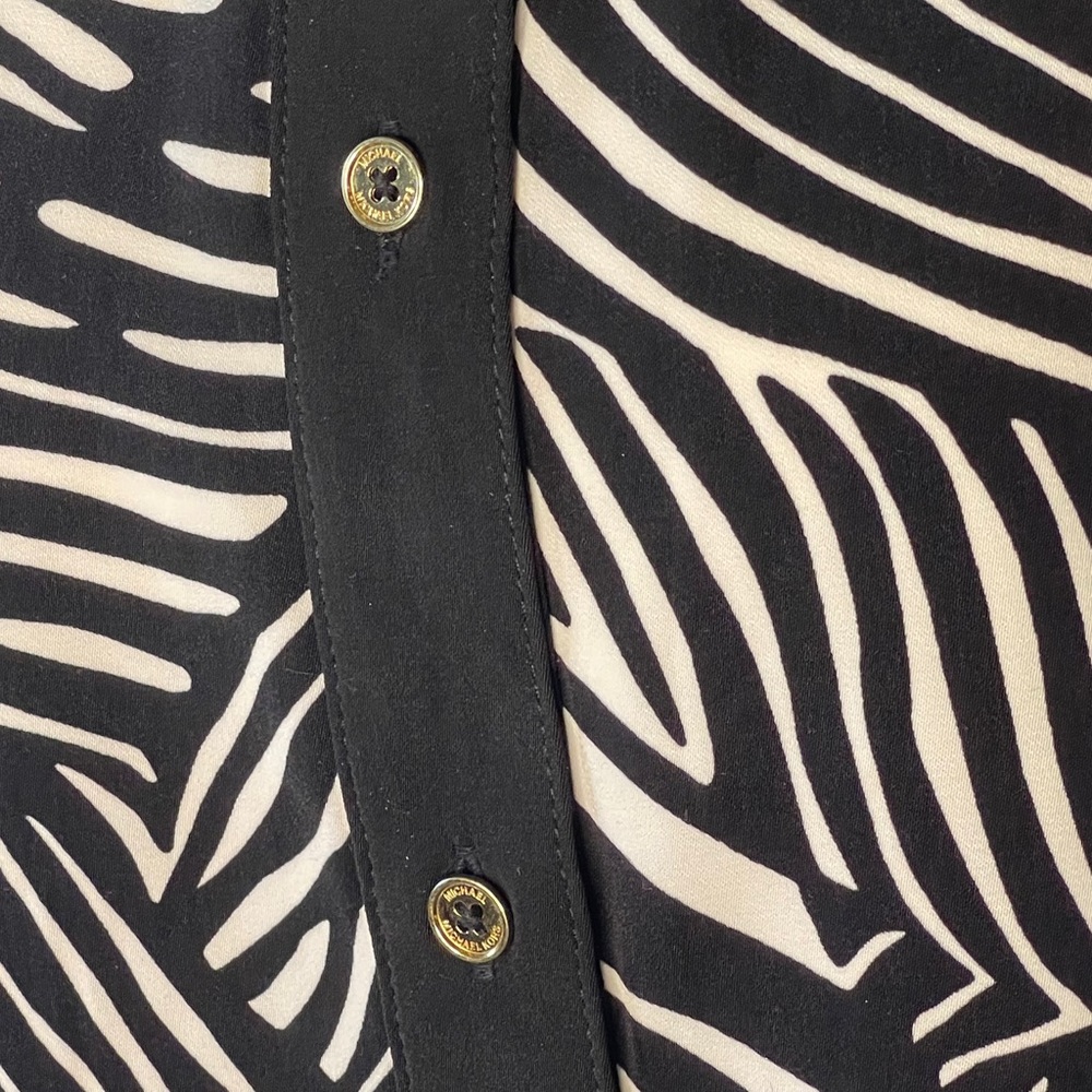 NWT MICHAEL Michael Kors Zebra Print Silk-Look Button Down Blouse M $165 - Picture 4 of 8